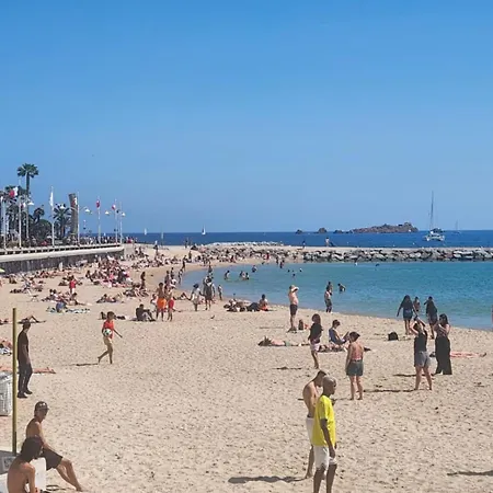 Tour Vadon Yourhosthelper * Saint-Raphael (Var)